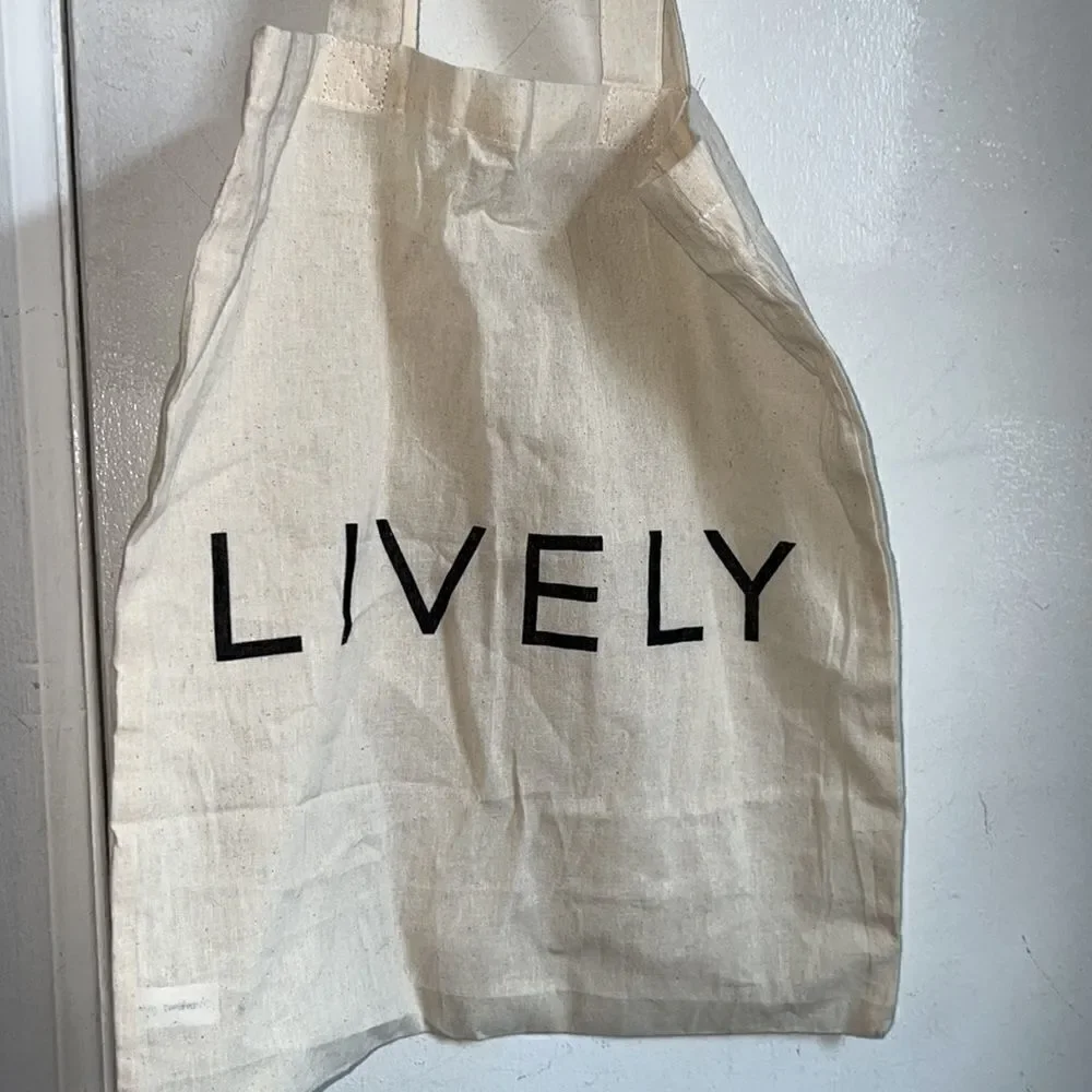 LIVELY Tote Bag